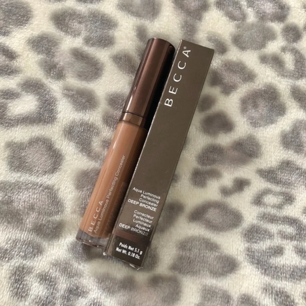 NEW Becca Aqua Luminous Concealer Deep‎ Bronze